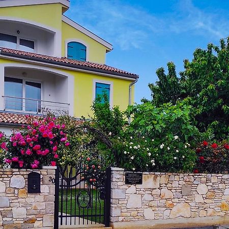 Apartman Mendula Premantura Ngoại thất bức ảnh