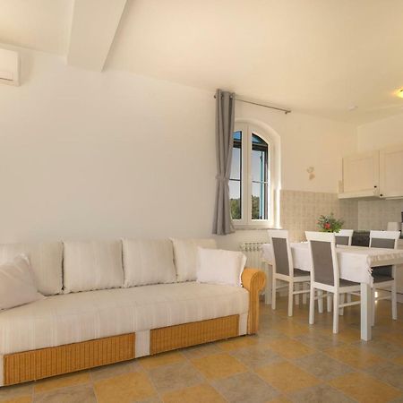Apartman Mendula Premantura Ngoại thất bức ảnh